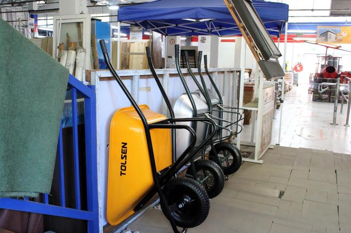 Magasin d'outillage Le Tampon